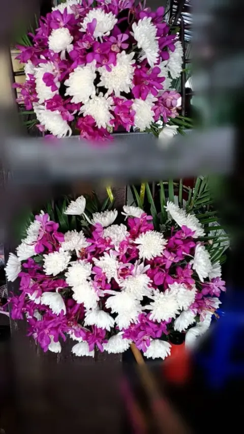 พวงหรีดกล้วยไม้ โทนเหลืองเขียวขาว