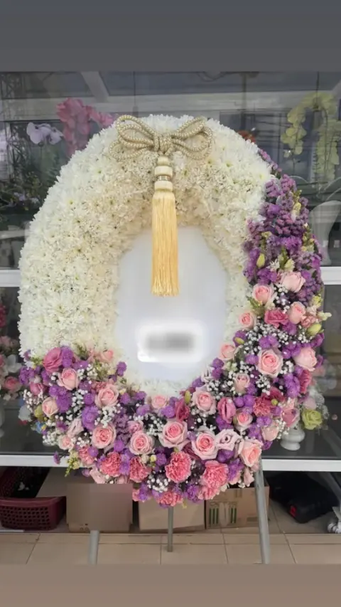 พวงหรีดกุหลาบ โทนม่วงชมพูขาว