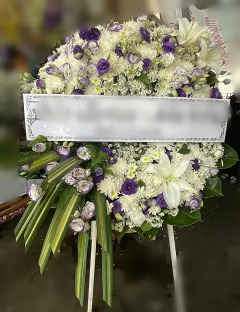 พวงหรีดลิลลี่ โทนขาวม่วง