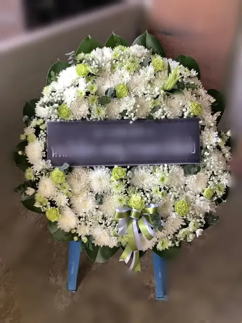 พวงหรีดลิลลี่ โทนขาวเขียว