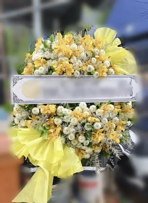 พวงหรีดกล้วยไม้ โทนเหลืองขาว