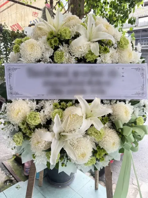 พวงหรีดลิลลี่ โทนขาวครีม
