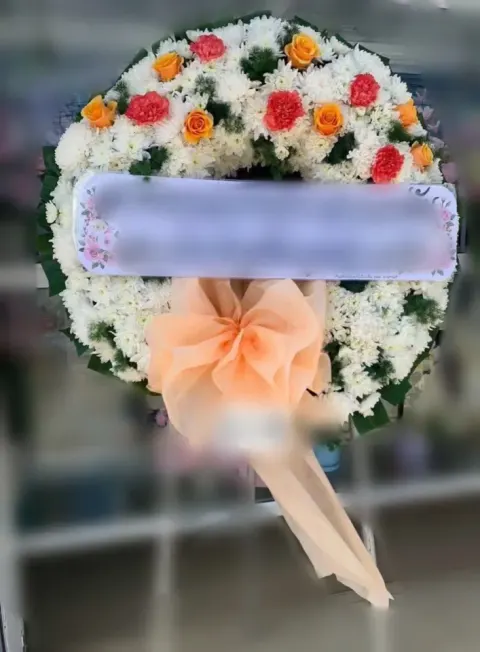 พวงหรีดกุหลาบ โทนส้มขาว
