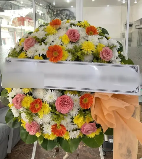 พวงหรีดกุหลาบ โทนส้ม