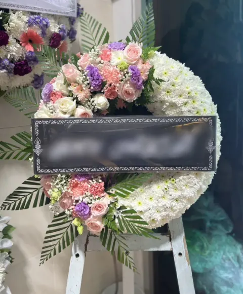 พวงหรีดกุหลาบ โทนขาวชมพู