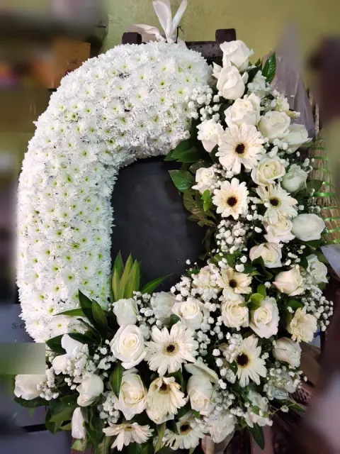 พวงหรีดลิลลี่ โทนขาวเขียว