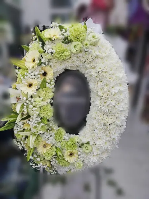 พวงหรีดลิลลี่ โทนเขียวขาว