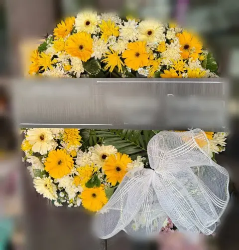 พวงหรีดเยอบีร่า โทนเหลืองขาว