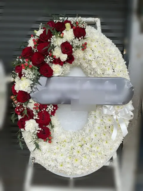 พวงหรีดกุหลาบ โทนแดงขาว