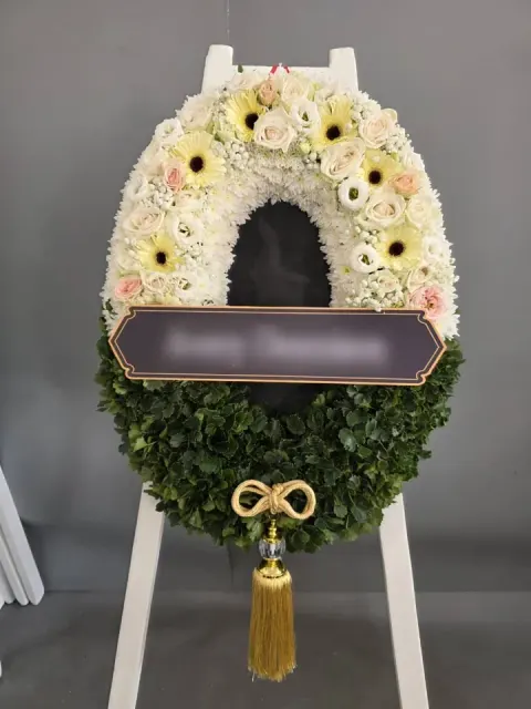 พวงหรีดกุหลาบ โทนขาวชมพู