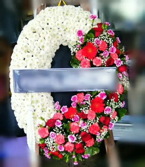 พวงหรีดกุหลาบ โทนแดงขาว