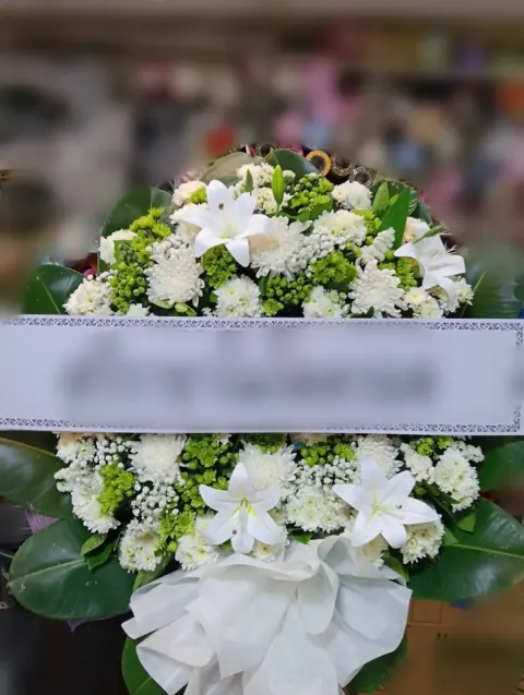 พวงหรีดลิลลี่ โทนเขียวขาว