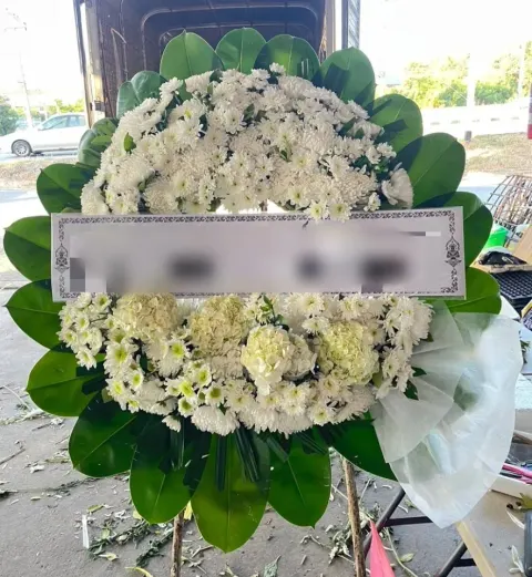 พวงหรีดไฮเดรนเยีย โทนขาวเขียว