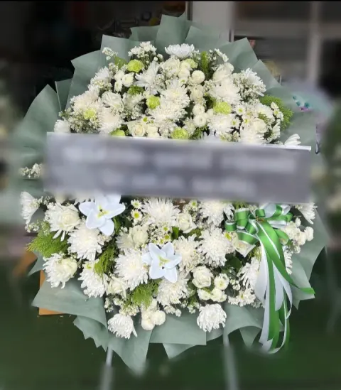 พวงหรีดลิลลี่ โทนขาวล้วน