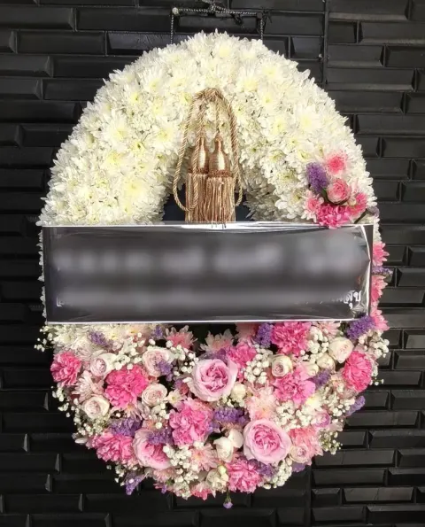 พวงหรีดกุหลาบ โทนขาวชมพู