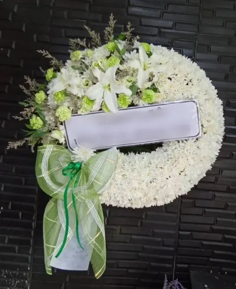 พวงหรีดลิลลี่ โทนขาวเขียว