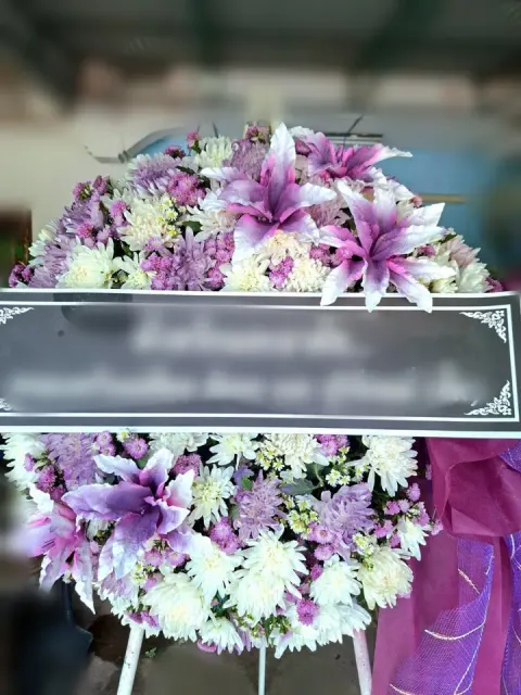 พวงหรีดลิลลี่ โทนม่วงขาว