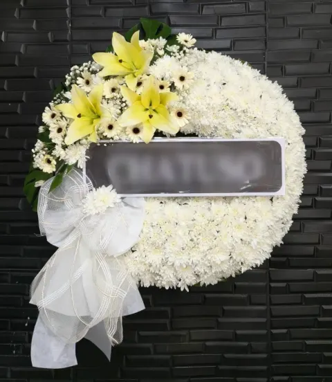 พวงหรีดลิลลี่ โทนเหลืองครีมขาว