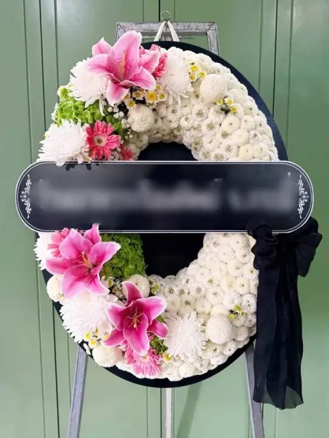 พวงหรีดลิลลี่ โทนขาวม่วงชมพู