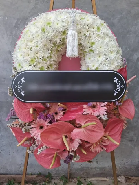 พวงหรีดหน้าวัว โทนขาวชมพู