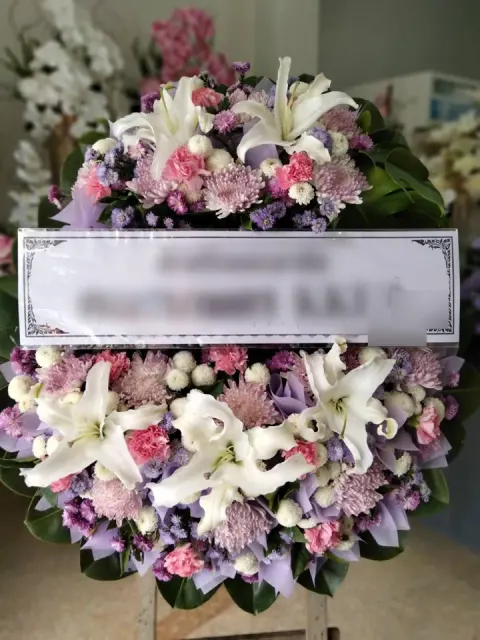 พวงหรีดลิลลี่ โทนม่วงชมพูขาว