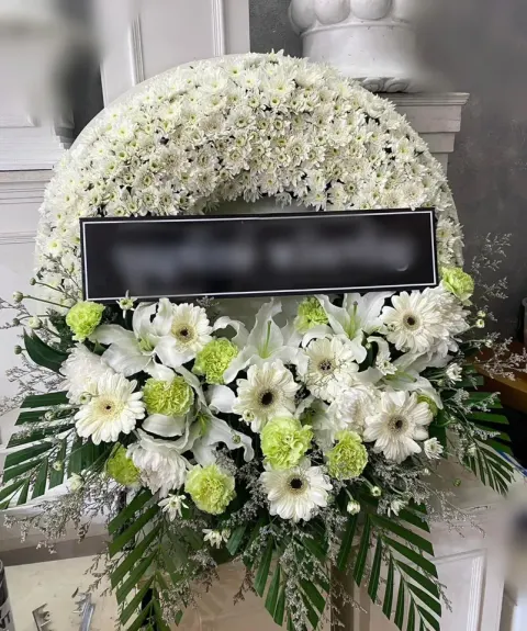 พวงหรีดลิลลี่ โทนเขียวขาว