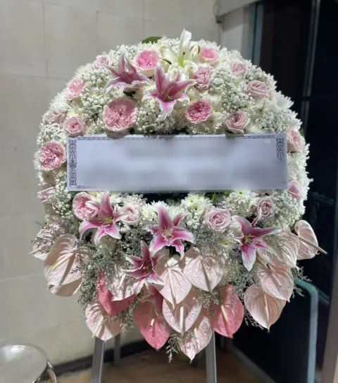 พวงหรีดลิลลี่ โทนขาวชมพู