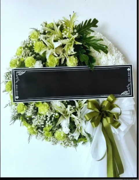พวงหรีดลิลลี่ โทนขาวเขียว