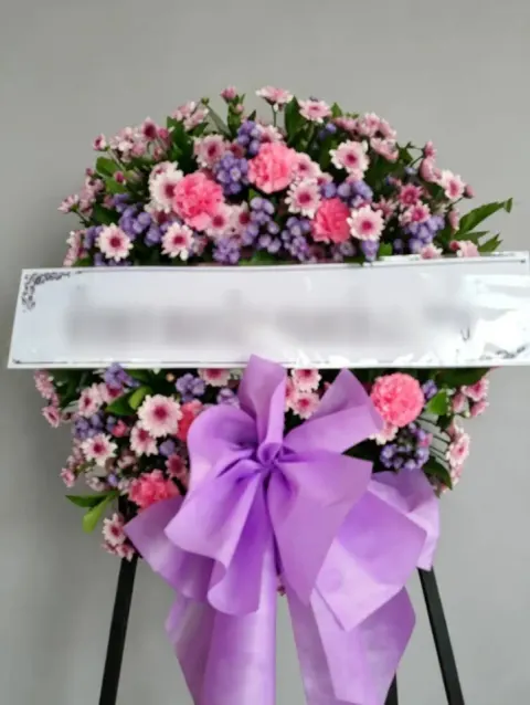พวงหรีดคาร์เนชั่น โทนชมพูม่วง