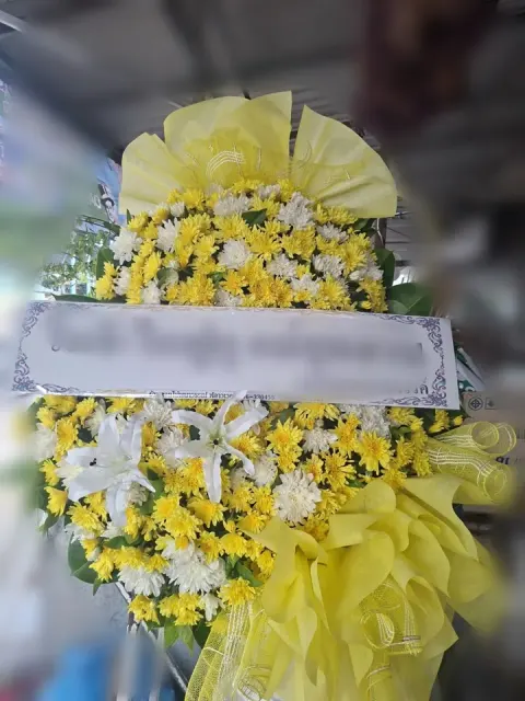 พวงหรีดลิลลี่ โทนเหลืองเขียวขาว