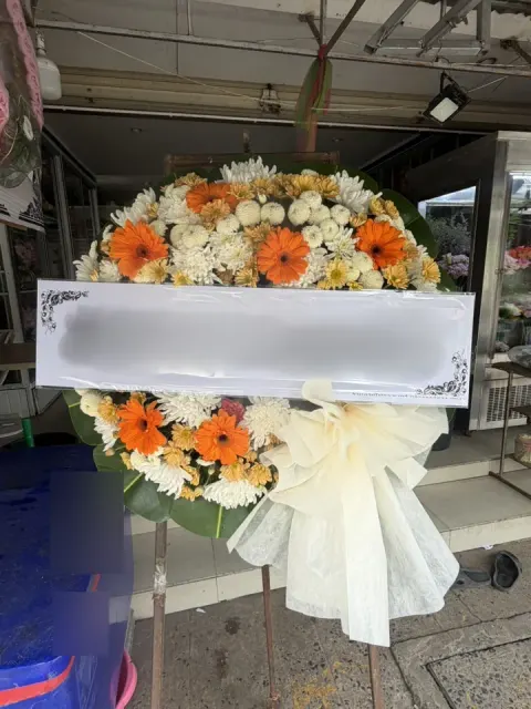 พวงหรีดเยอบีร่า โทนส้มขาวเหลือง