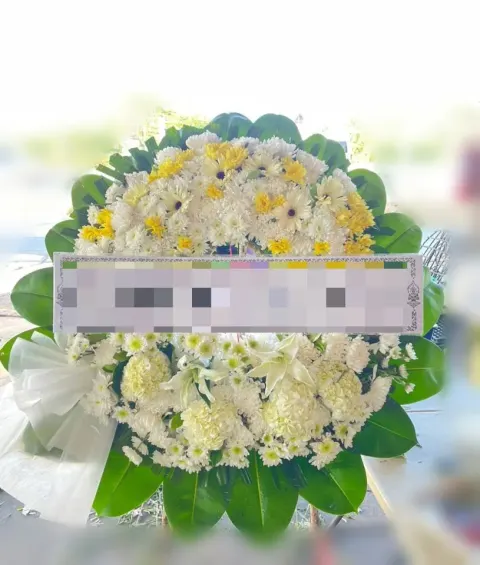 พวงหรีดลิลลี่ โทนขาวเขียวเหลือง