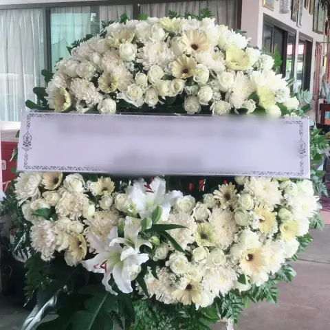 พวงหรีดลิลลี่ โทนขาวเขียว
