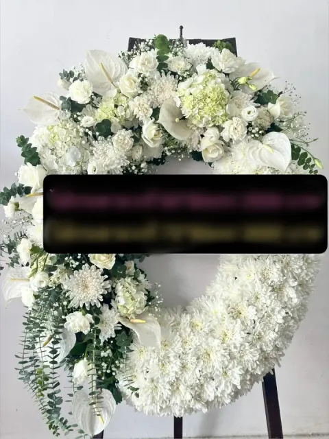 พวงหรีดกุหลาบ โทนเขียวขาวครีม