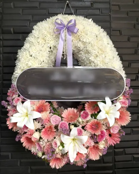 พวงหรีดลิลลี่ โทนขาวชมพูพีช