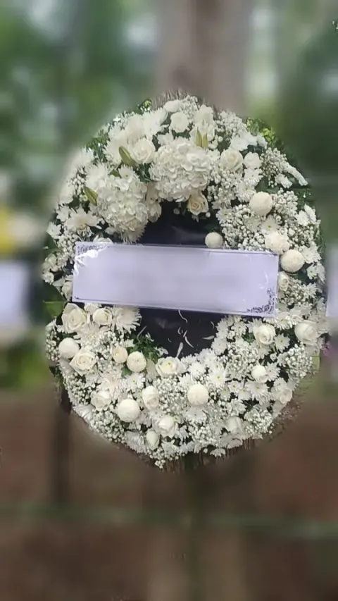 พวงหรีดลิลลี่ โทนขาวล้วน