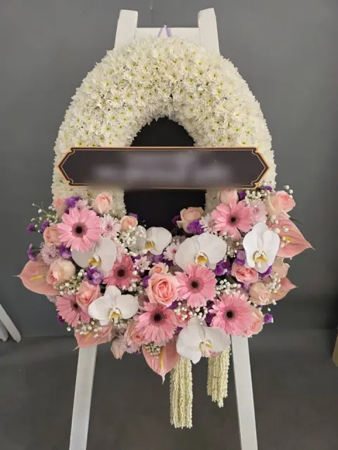 พวงหรีดกล้วยไม้ โทนขาวชมพู
