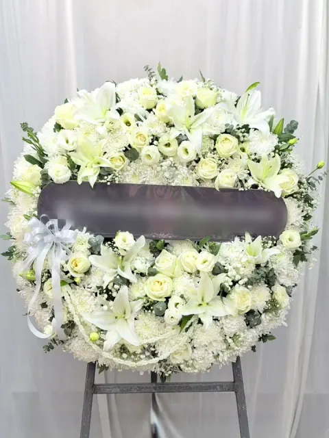 พวงหรีดลิลลี่ โทนขาวเขียว