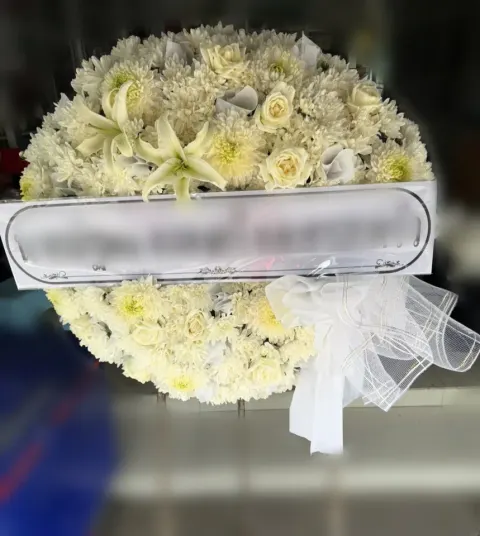 พวงหรีดลิลลี่ โทนขาวครีม