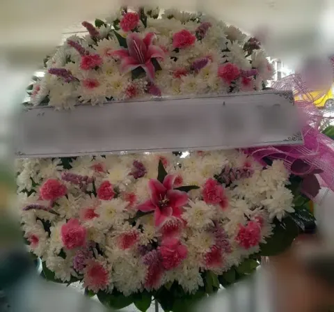 พวงหรีดลิลลี่ โทนขาวชมพู