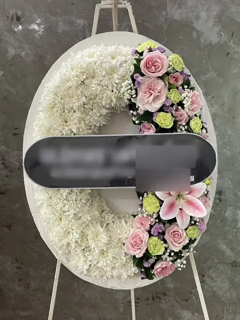 พวงหรีดลิลลี่ โทนขาวชมพู
