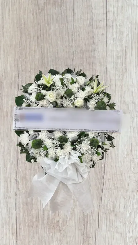 พวงหรีดลิลลี่ โทนขาวเขียว