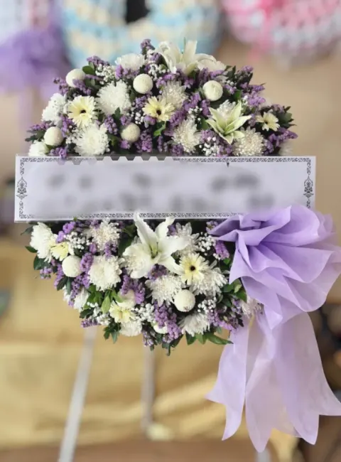 พวงหรีดลิลลี่ โทนขาวม่วง