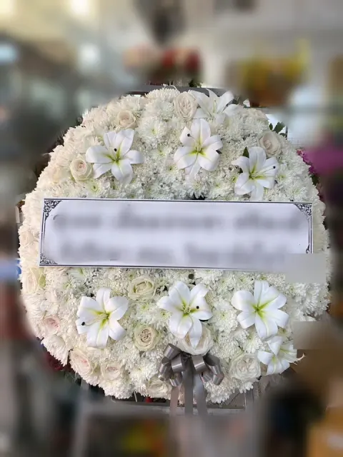 พวงหรีดลิลลี่ โทนขาวล้วน