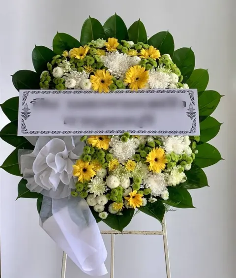 พวงหรีดเยอบีร่า โทนเหลืองเขียว