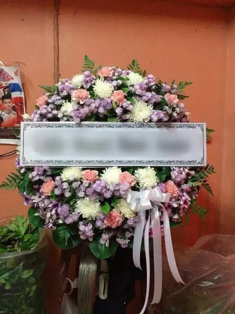 พวงหรีดกล้วยไม้ โทนม่วงขาวชมพู