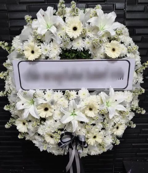 พวงหรีดลิลลี่ โทนขาวครีม