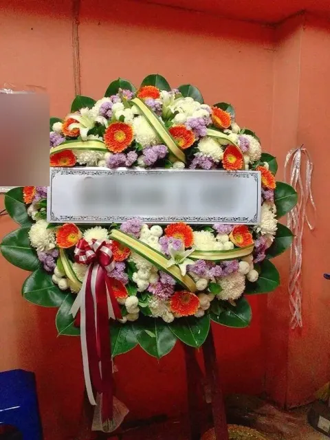 พวงหรีดลิลลี่ โทนเขียวขาวชมพู