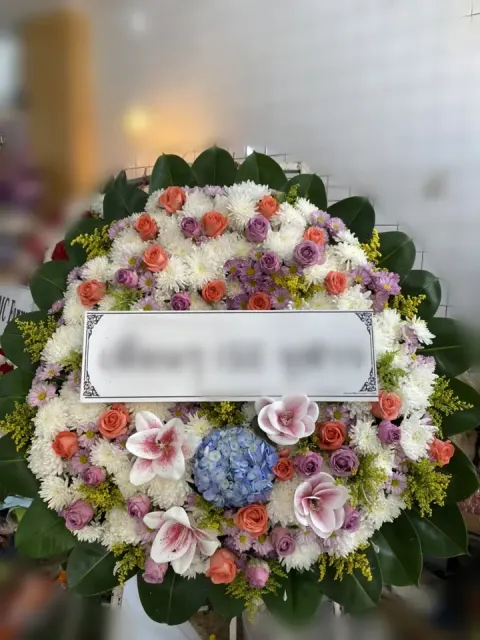 พวงหรีดลิลลี่ โทนม่วงขาวชมพู