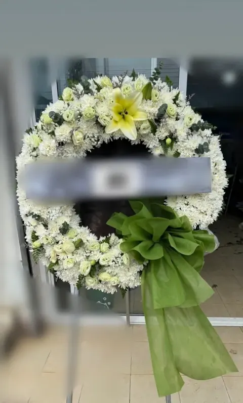 พวงหรีดลิลลี่ โทนขาวเขียว
